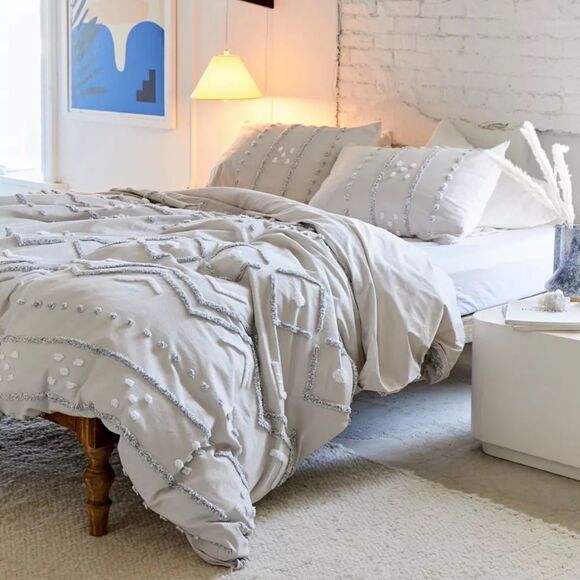 New Urban Outfitters Bomi Tufted Duvet Cover sz full queen - Picture 1 of 7
